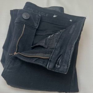 American Eagle jeggings in all black in a size 2R
